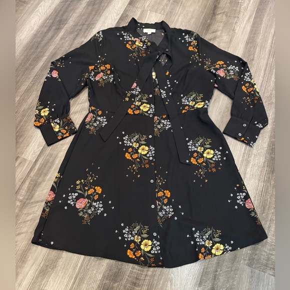 LOFT Dresses & Skirts - LOFT Black Floral Button-Front Dress with Neck Tie - Size 12p
